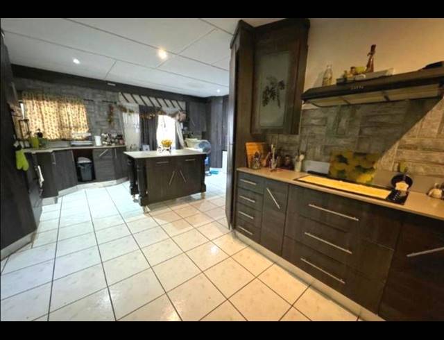 3 BEDROOM HOUSE FOR SALE IN ARBORETUM